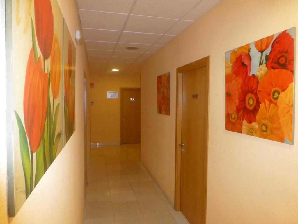 Hostal El Val อัลกาลาเดเอนาเรส ภายนอก รูปภาพ