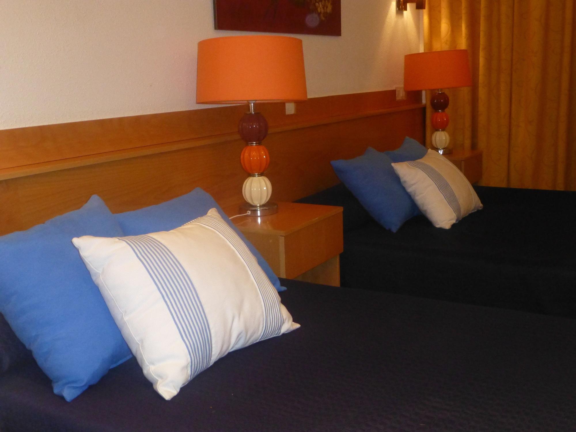 Hostal El Val อัลกาลาเดเอนาเรส ภายนอก รูปภาพ