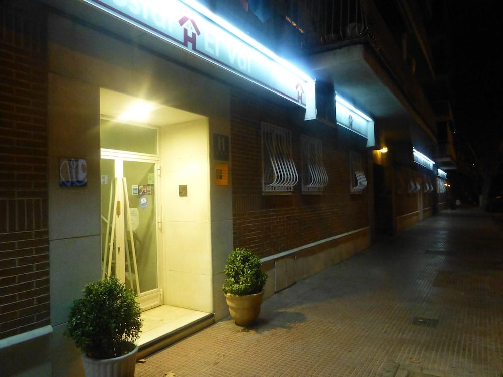 Hostal El Val อัลกาลาเดเอนาเรส ภายนอก รูปภาพ