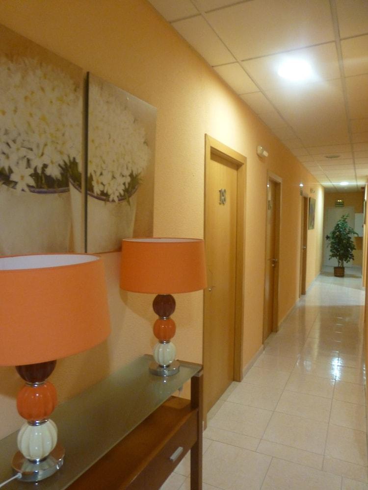 Hostal El Val อัลกาลาเดเอนาเรส ภายนอก รูปภาพ