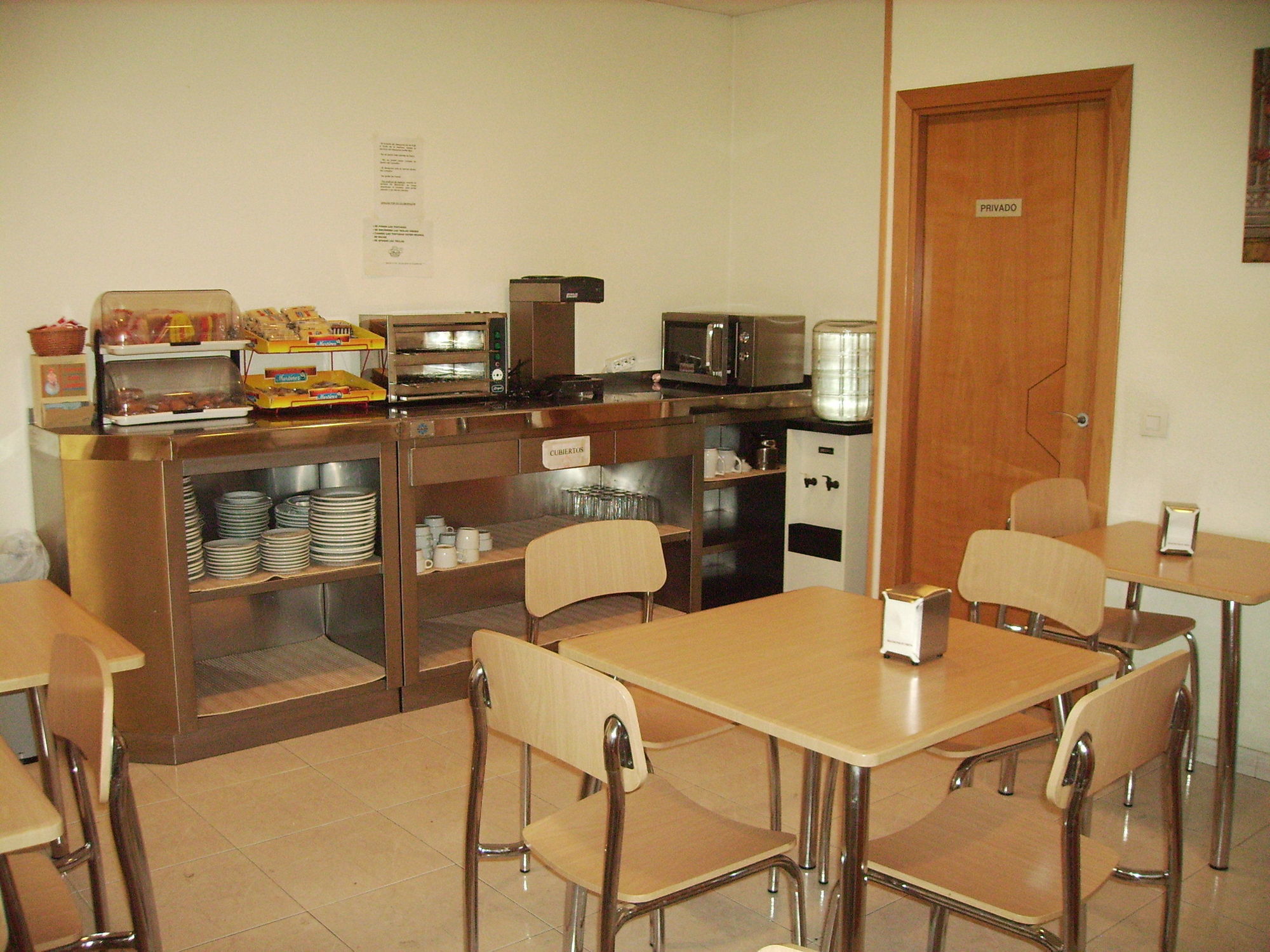 Hostal El Val อัลกาลาเดเอนาเรส ร้านอาหาร รูปภาพ